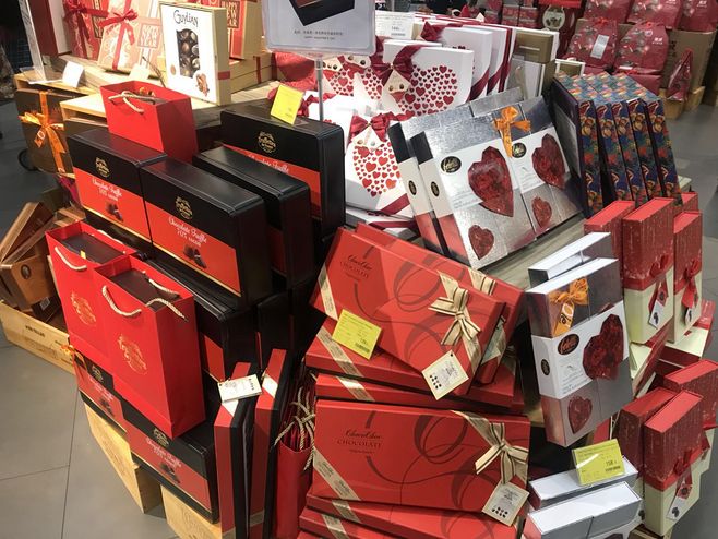 “禮品堆頭”的圖片搜索結(jié)果